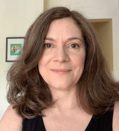Leslie headshot